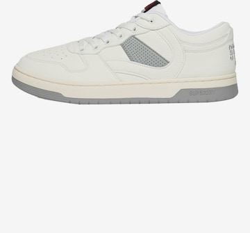 Superdry Sneakers in White: front