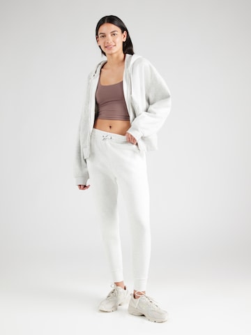 UNDER ARMOUR - Tapered Pantalón deportivo en gris