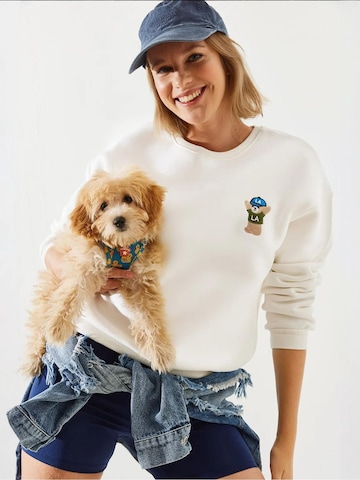 Felpa di Bianco Lucci in beige: frontale