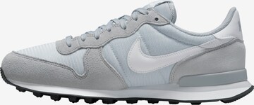 Baskets basses 'Internationalist' Nike Sportswear en gris : devant