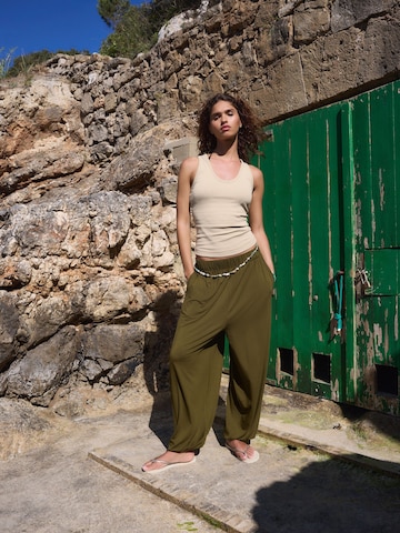 Loosefit Pantaloni di Next in verde
