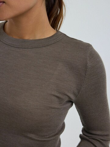 Seamless Basic Top ' Wooly ' in Bruin