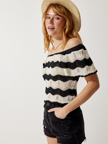 Happiness İstanbul Pullover in Schwarz