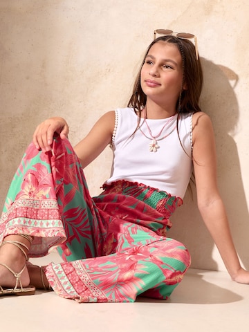 Lipsy Overall värissä valkoinen