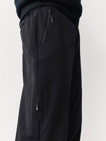 Next - regular Pantalón en negro