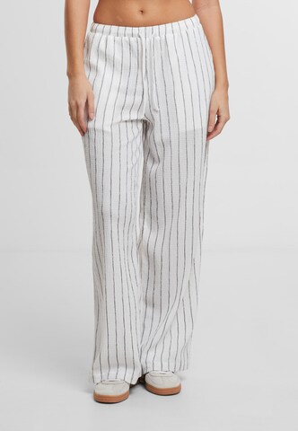 Urban Classics Loose fit Pants in White: front