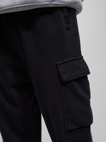 Tapered Pantaloni cargo di Pull&Bear in nero