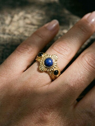 Nemomatheo Ring 'Byzantine – Statement-Ring mit Lapislazuli & Akzentsteinen' in Gold