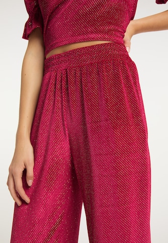 Wide leg Pantaloni di myMo at night in rosa