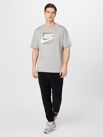 T-Shirt 'FUTURA' Nike Sportswear en gris