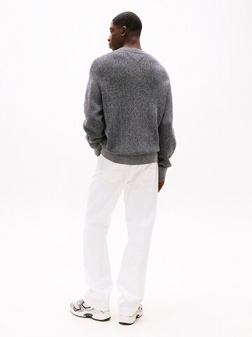 Tommy Jeans Sweater in Grey