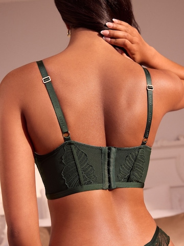 zaļš Lipsy Krūšturis