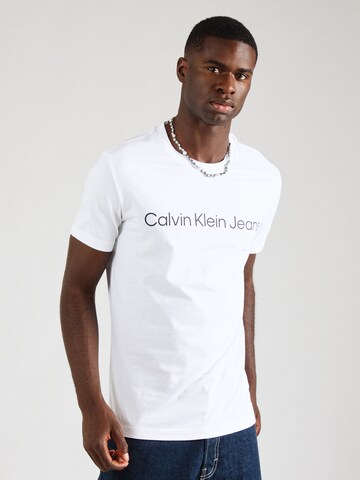 T-Shirt Calvin Klein Jeans en blanc : devant