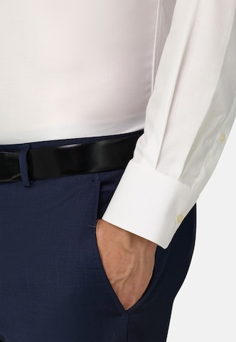 Coupe regular Chemise Boggi Milano en blanc : sur le côté