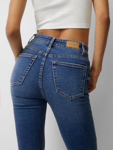 Pull&Bear Flared Jeans in Blauw