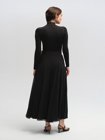 Touche Prive Skirt in Black