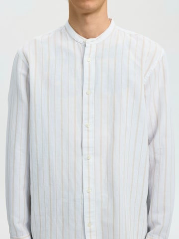 Coupe regular Chemise 'SLHClay' SELECTED en blanc