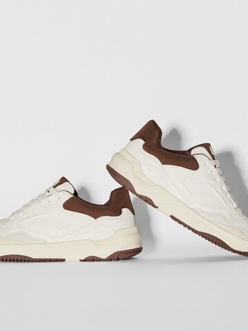 Bershka Sneaker in Beige