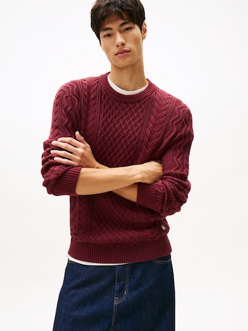 Pull-over Tommy Jeans en rouge : devant