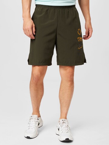 NIKE Обычный Спортивные штаны в Зеленый: спереди