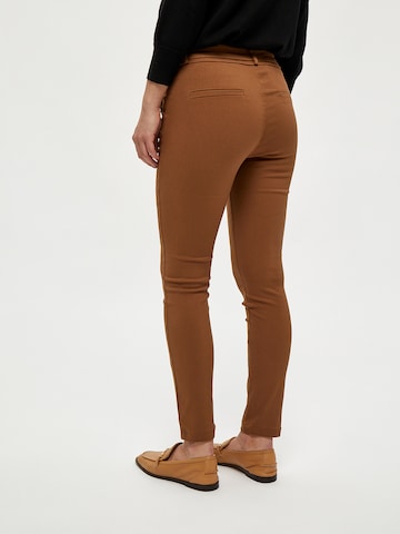 Coupe slim Pantalon 'Carma' minus en marron
