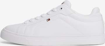Baskets basses TOMMY HILFIGER en blanc : devant
