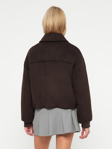 Abercrombie & Fitch - Chaqueta de entretiempo en marrón