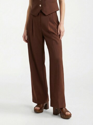 KAVAZI regular Παντελόνι πλισέ σε καφέ: μπροστά