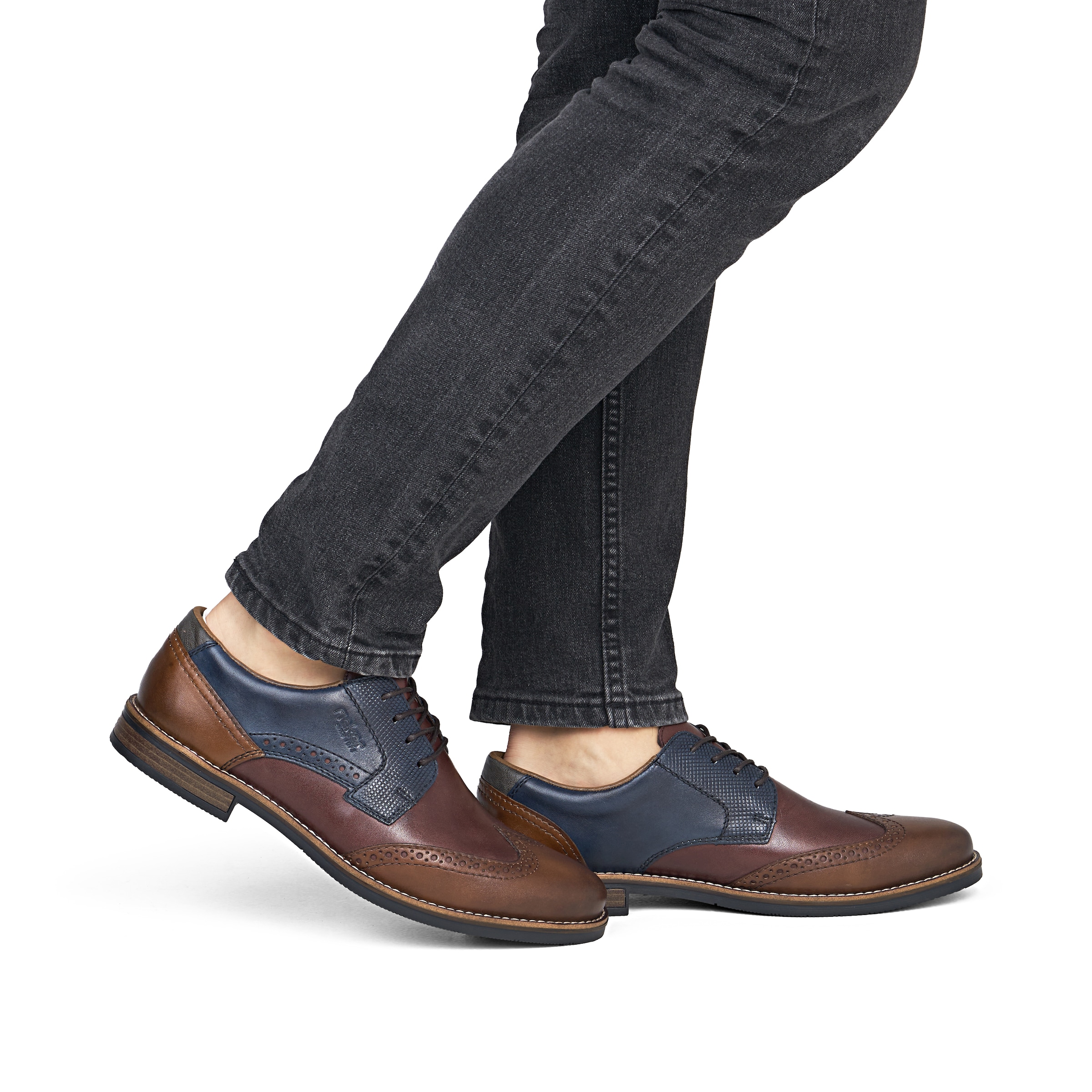 Chaussure à lacets Rieker en marron : devant