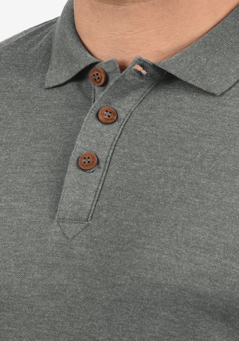 !Solid Poloshirt in Grau