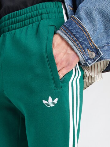 ADIDAS ORIGINALS Tapered Παντελόνι σε πράσινο