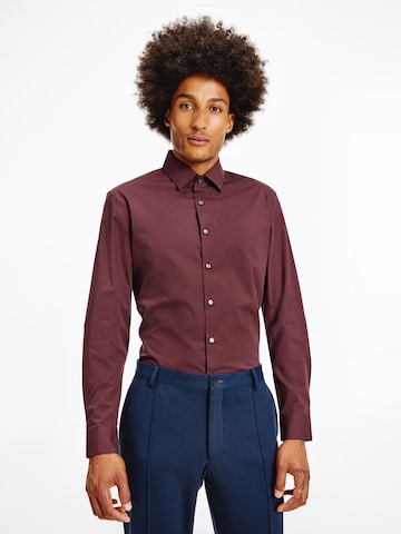 Calvin Klein Slim fit Business Shirt in Red: front