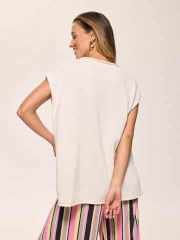 Kamila Šikl Топ в бяло