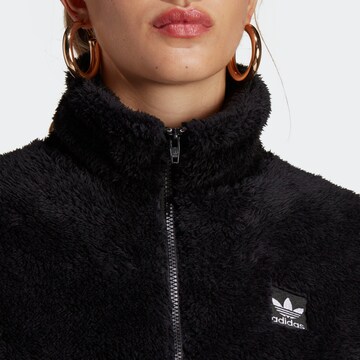 ADIDAS ORIGINALS Fleecejacke 'Essentials+ Fluffy Teddy  Zip' in Schwarz