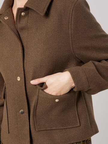 Deeluxe Übergangsjacke‌ in Grün