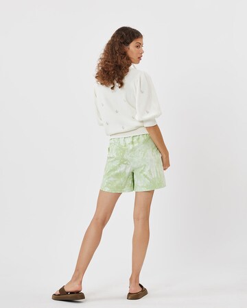 minimum Regular Shorts in Grün