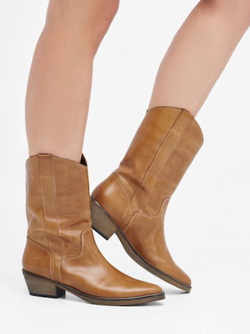 Ivylee Copenhagen Cowboy Boots 'Tracy Escuvado' in Brown: front