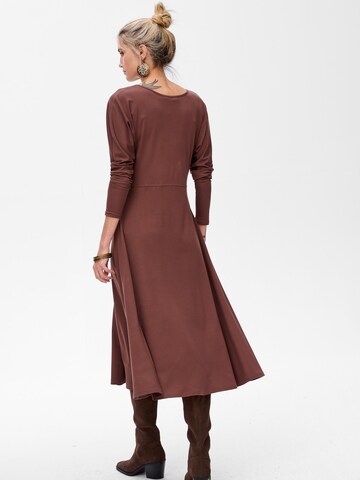 Blue Shadow Kleid‌‌‌‌‌‌‌‌ in Braun: Vorderseite