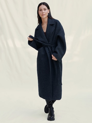A LOT LESS Between-Seasons Coat 'Laila' in Black: front