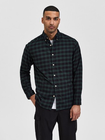 SELECTED HOMME Slim fit Button Up Shirt in Green: front