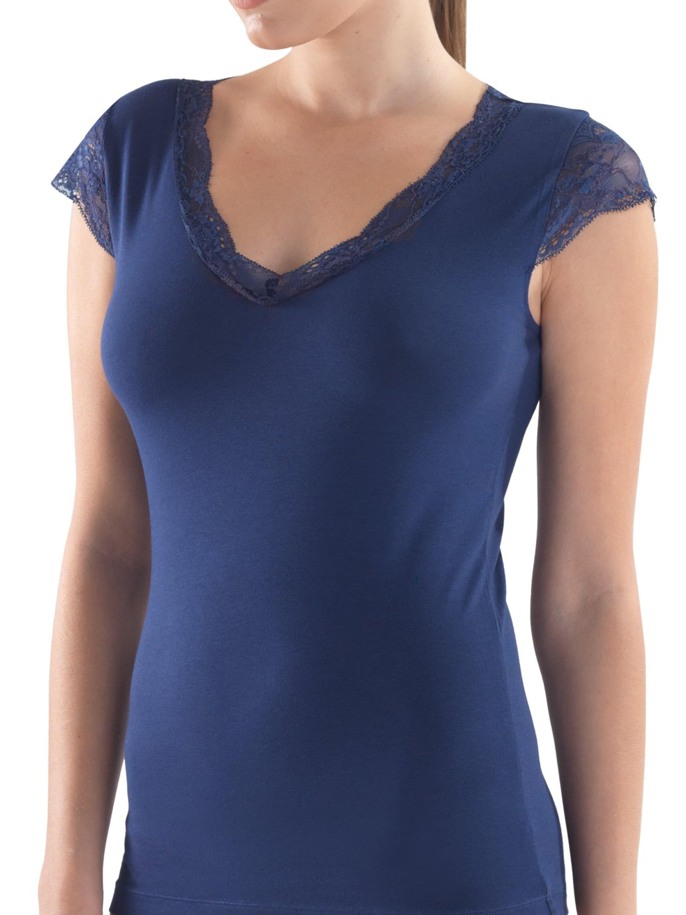 Blackspade Undershirt in Blue: front