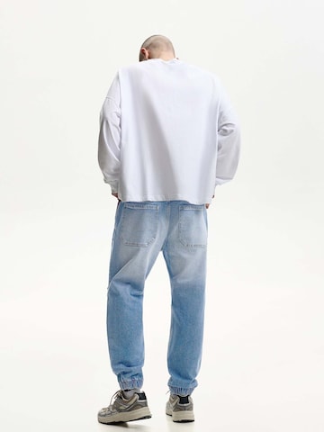 Bershka Tapered Jeans in Blue