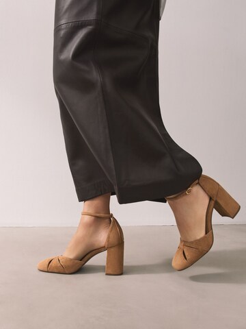 Next Pántos szandál - bézs