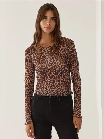 T-shirt Hiccup en marron : devant