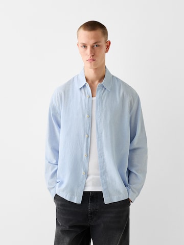 Bershka Regular fit Button Up Shirt in Blue: front