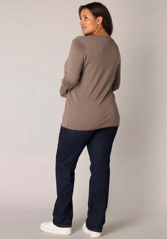 BASE LEVEL CURVY Sweater in Grey
