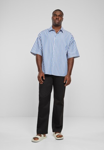 Urban Classics Comfort fit Button Up Shirt in Blue