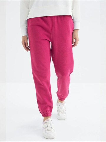 Tommy Life Regular Sporthose 'Jogginghose'‌‌‌‌‌‌‌ in Pink