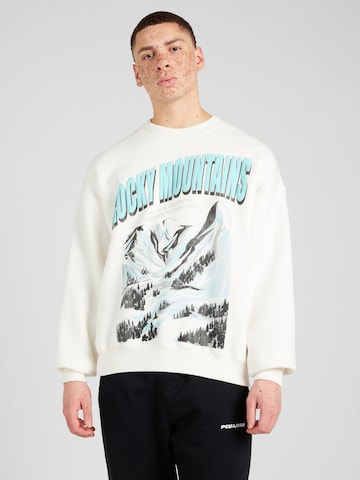 Abercrombie & Fitch Sweatshirt 'SKI DESTINATIONS' in White: front