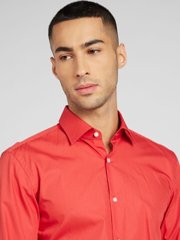 Coupe slim Chemise 'Jenno' HUGO en rouge